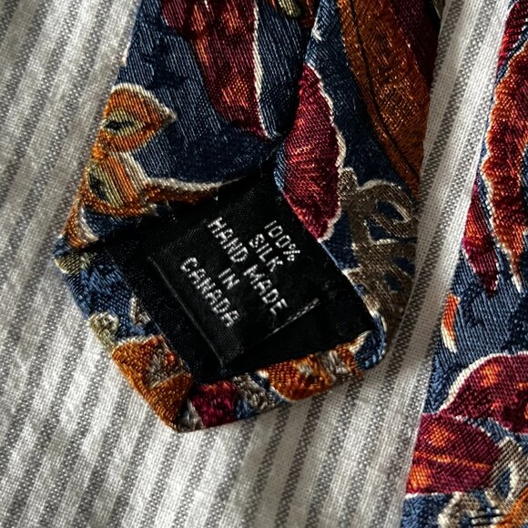 Harry Rosen Vintage Paisley Tie Handstitched 100% Silk - Picture 8 of 8